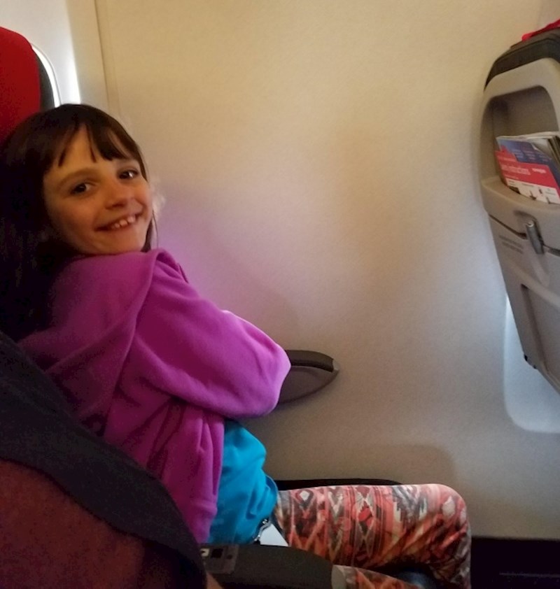 "Bila je uzbuđena radi prve vožnje avionom. Čak smo joj platili i mjesto uz prozor..."