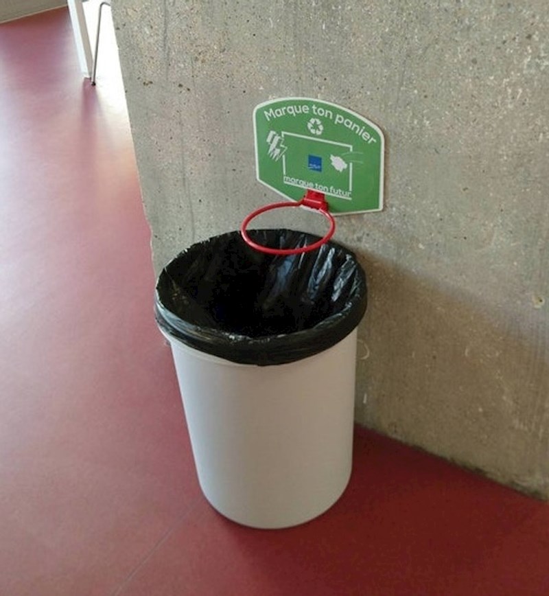 Postavljeno u jednoj školi. Sada se svi učenici trude da pogode koš svaki put