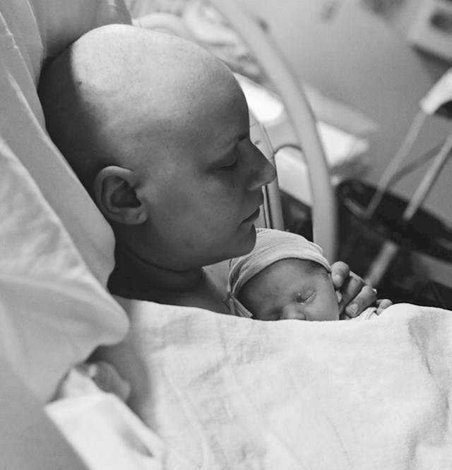 "U sedmom mjesecu trudnoće dijagnosticiran joj je rak i odmah je krenula kemoterapija. Danas je rodila zdravog sinčića. Moja lavica"