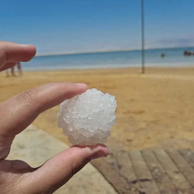 Gruda soli iz Mrtvog mora