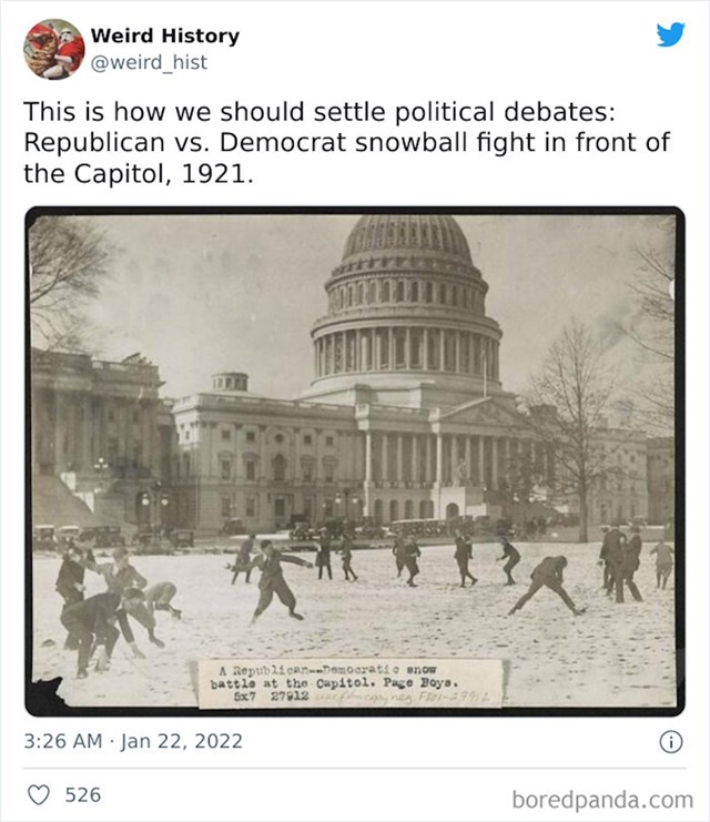 Američki republikanci i demokrati grudaju se ispred Kapitola 1921. godine