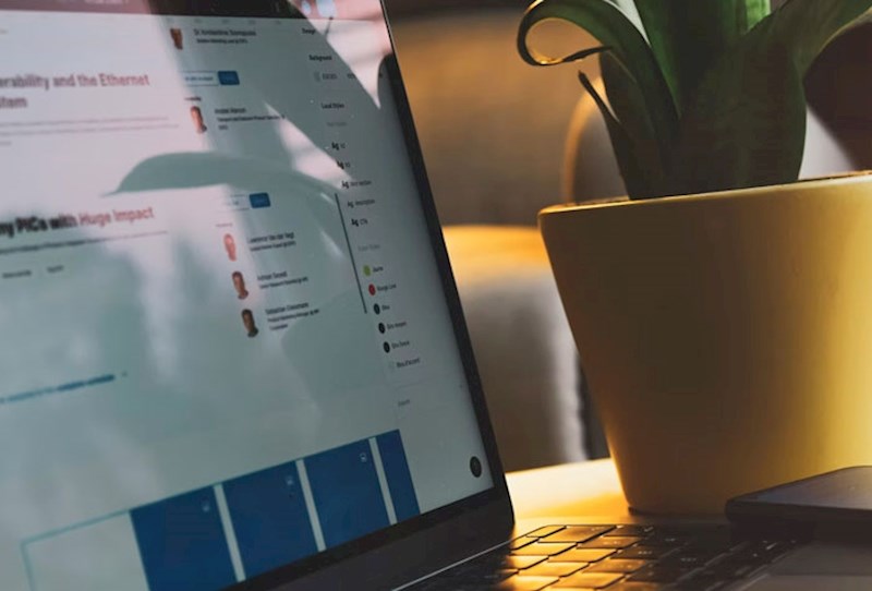 Kada želiš kliknuti "x" da ugasiš reklamu, ali slučajno klikneš reklamu i upališ je. Još ako odmah krene neki bombastični zvuk...