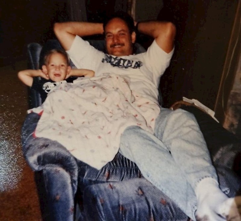 "Tata je umro prije nekoliko mjeseci. Iako se nismo razišli u najboljim odnosima, ova slika me podsjeća da je postojalo vrijeme kada smo bili nerazdvojni"