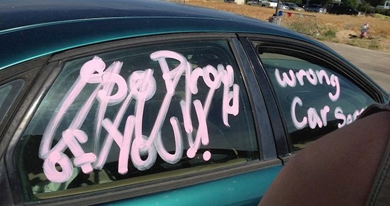 10 urnebesnih odluka koje su ljudi donosili kad su se suočili s problemom, neke su na rubu zakona