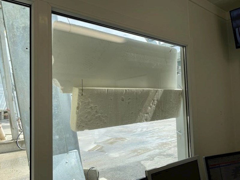 Nije baš elegantno kao zavjese, ali barem ne prodire svjetlost