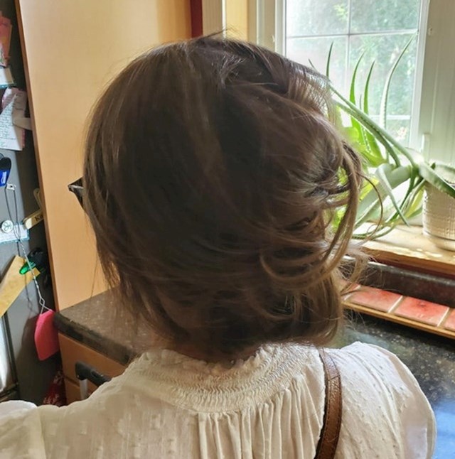 Ovo nije frizura s kojom se to jutro probudila, ovo je rad iskusne frizerke
