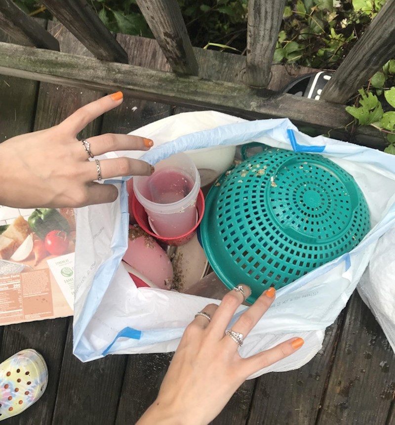 "Cimerica baca prljavo posuđe da ga ne bi morala oprati..."