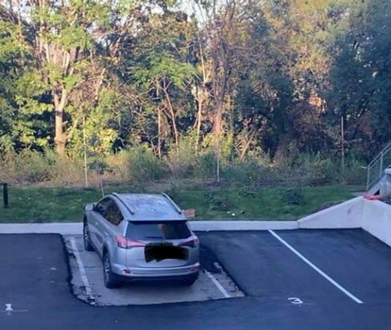 "Zaboravio sam pomaknuti auto kad se asfaltirao parking..."