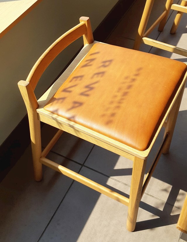 Stolica dizajnirana tako da se ne zadržavate dugo na njoj