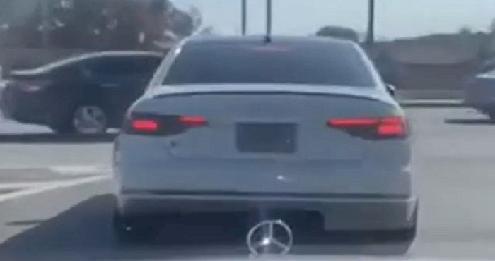 VIDEO Odmah će vam biti jasno zašto je internet bijesan na ovog vozača; ovo je neoprostivo!