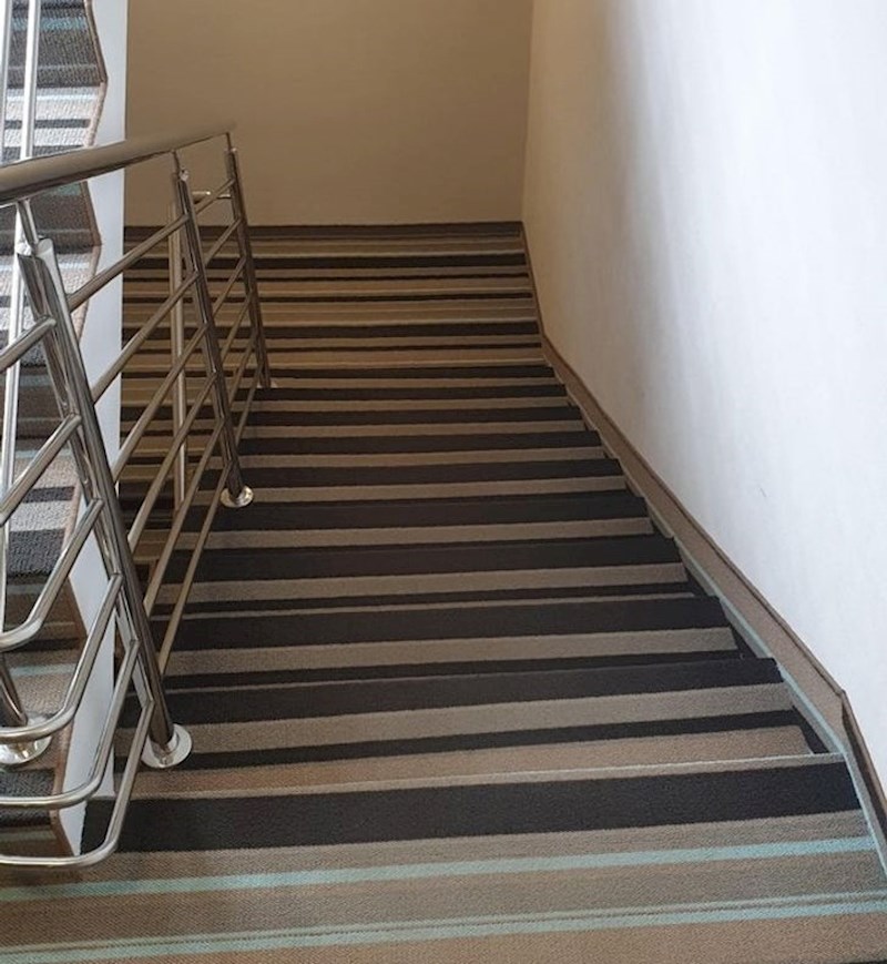 11. Kada ne znaš što je uzorak tepiha, a što rub stube pa silazak traje vječno