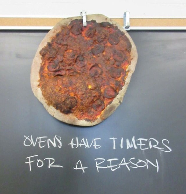 Moja pizza je poslužila kao podsjetnik da na štednjacima postoji timer...