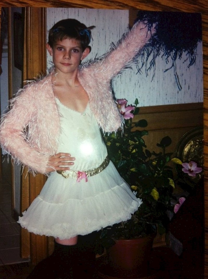 "Ovu fotku je moja mama objavila na Fejsu za moj rođendan... Starci i društvene mreže..."