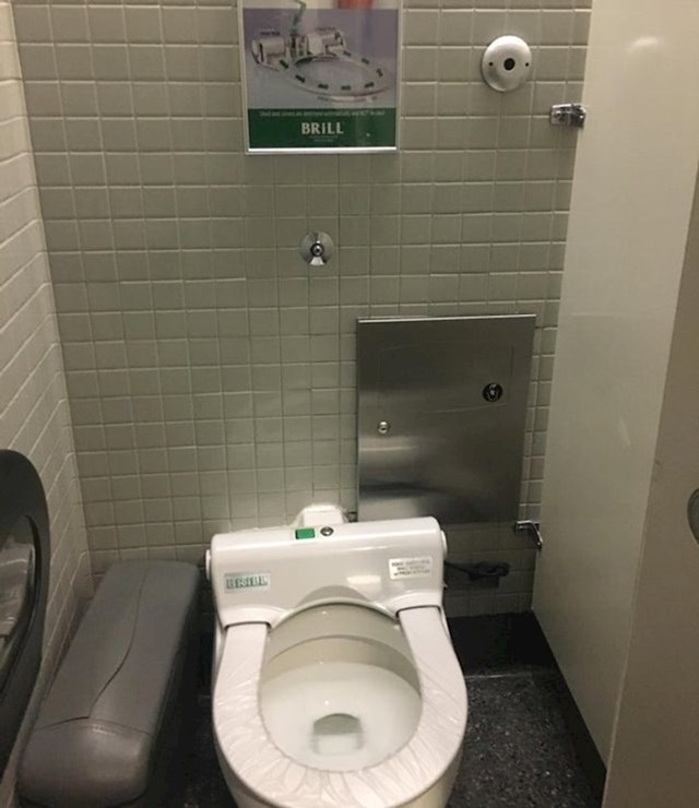 U Chicagu se plastična folija na dasci WC školjke izmjenjuje pritiskom na dugme