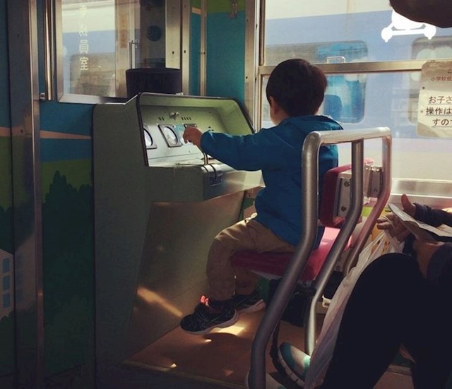 Dječji kutak u jednom vlaku postavljen je kako bi im vožnja bila što zabavnija