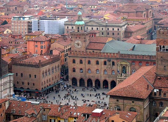 Sveučilište u Bologni, Italija