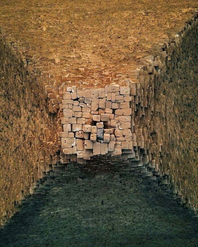 Keopsova piramida iz ptičje perspektive