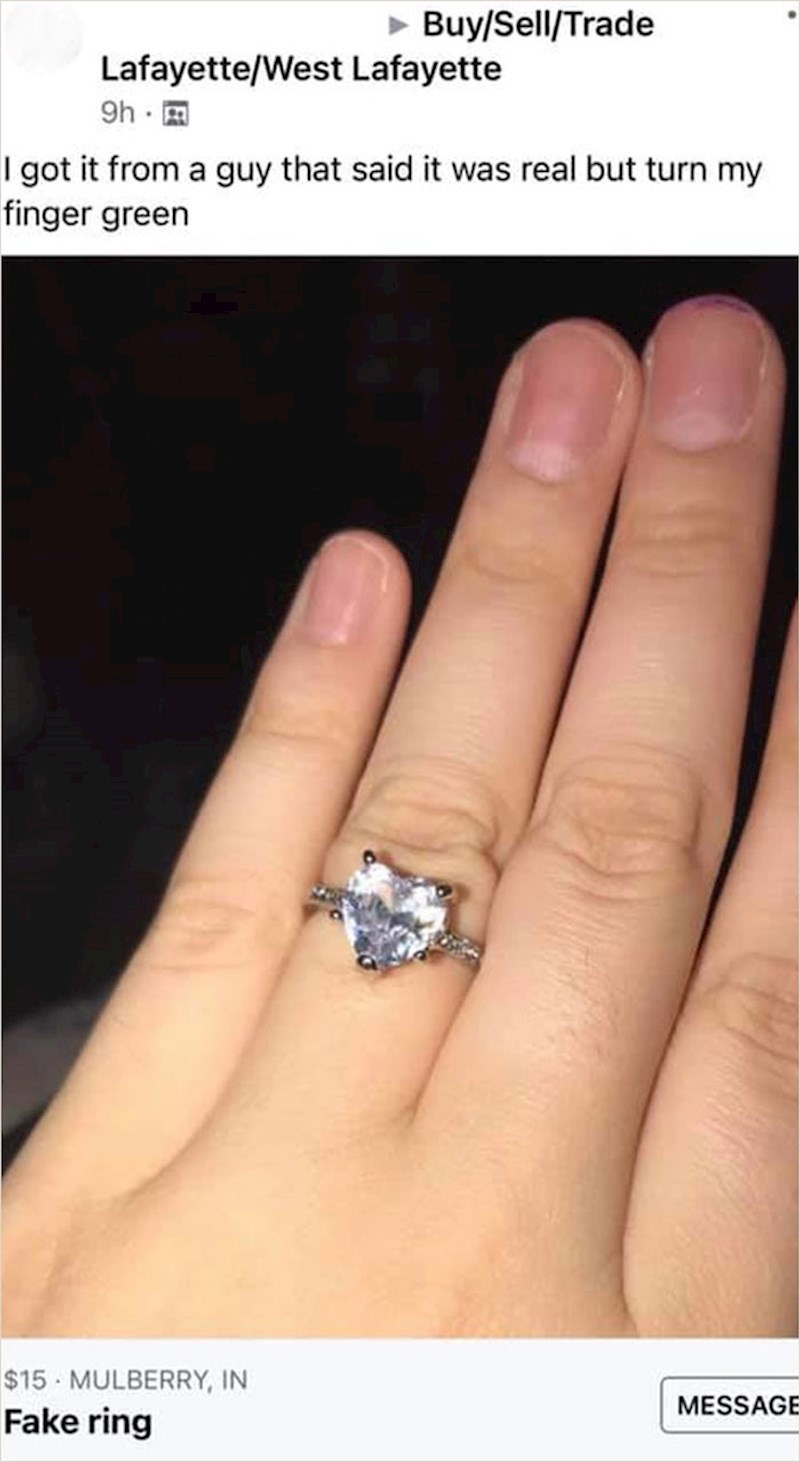 Trebao je biti zaručnički prsten, ali onda je počeo puštati boju po koži sretnice