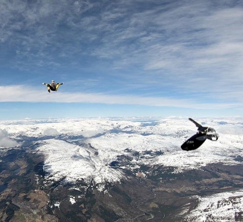 Ispali su mu ključevi iz džepa dok je skakao s padobranom 😅