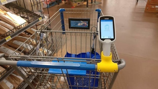 Kolica sa skenerom kako bi kupci sami skenirali proizvode koje kupuju, da bi se smanjilo vrijeme provedeno u redu na blagajni.