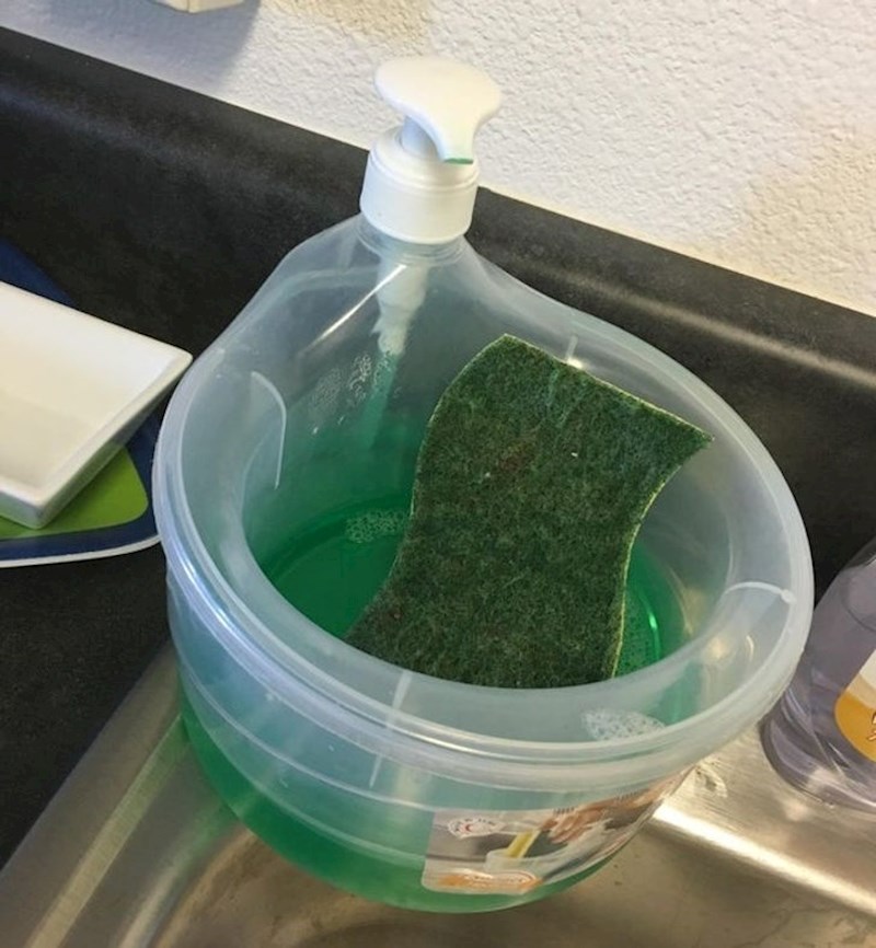 Spremnik za sapun s prostorom za spužvicu!