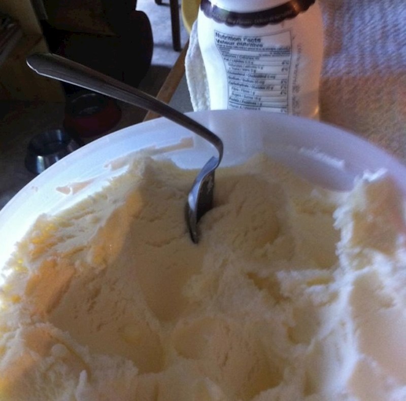 "Kada samo želiš uživati u sladoledu na kraju dana, a žlica odbija suradnju"