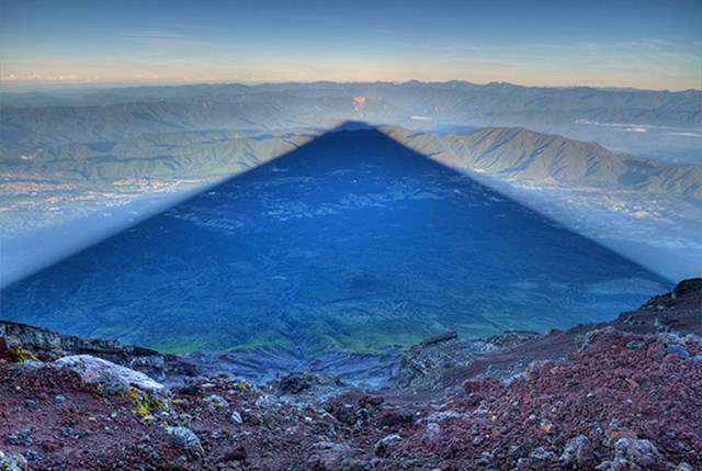 15 milja duga sjena planine Fuji u Japanu