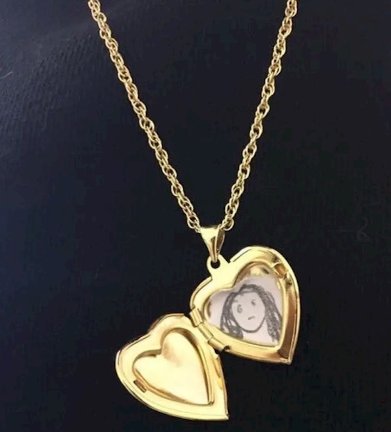 "Poklonio mi je ogrlicu, ali nije imao svoju fotku za u privjesak..."