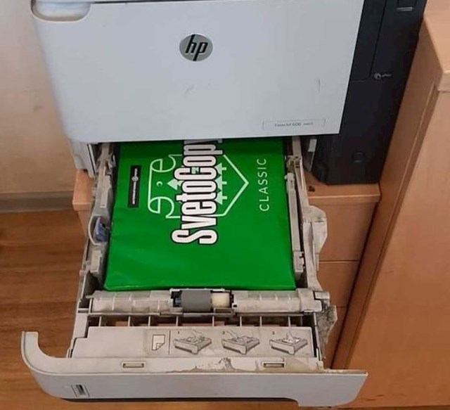 "Printer nam ne radi od četvrtka kada je novi pripravnik mijenjao papir..."