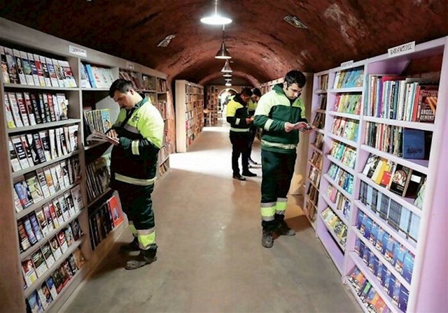 Turski smetlari skupljali su odbačene knjige i otvorili knjižnicu