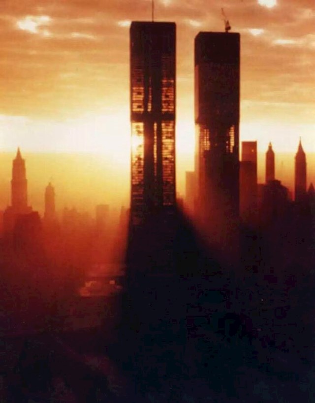 Blizanci u izgradnji 1970-ih, rijetka fotka na kojoj je moguće vidjeti konstrukciju poznatih nebodera