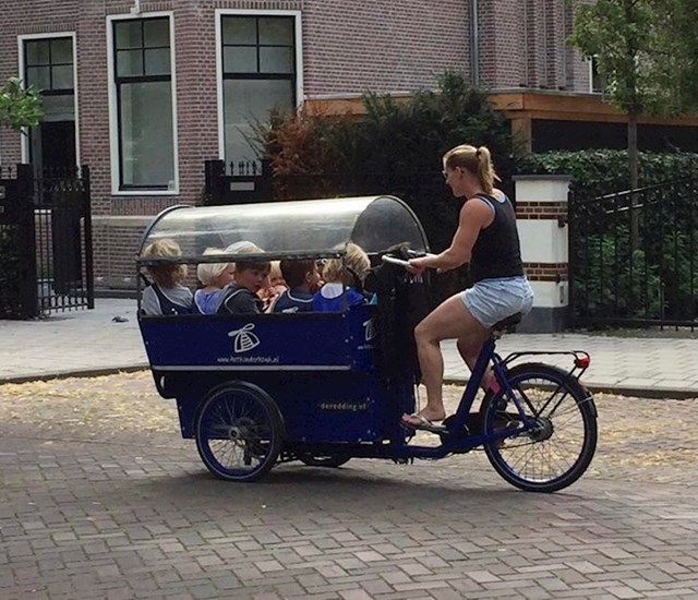 Školski "autobus" u Amsterdamu