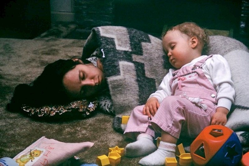 Curica i mama nakon višesatne igre...