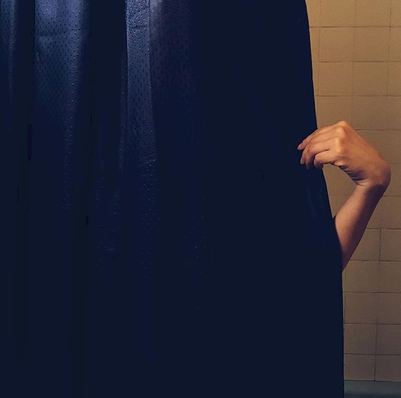 Kada ti se zastor zalijepi za tijelo tokom tuširanja