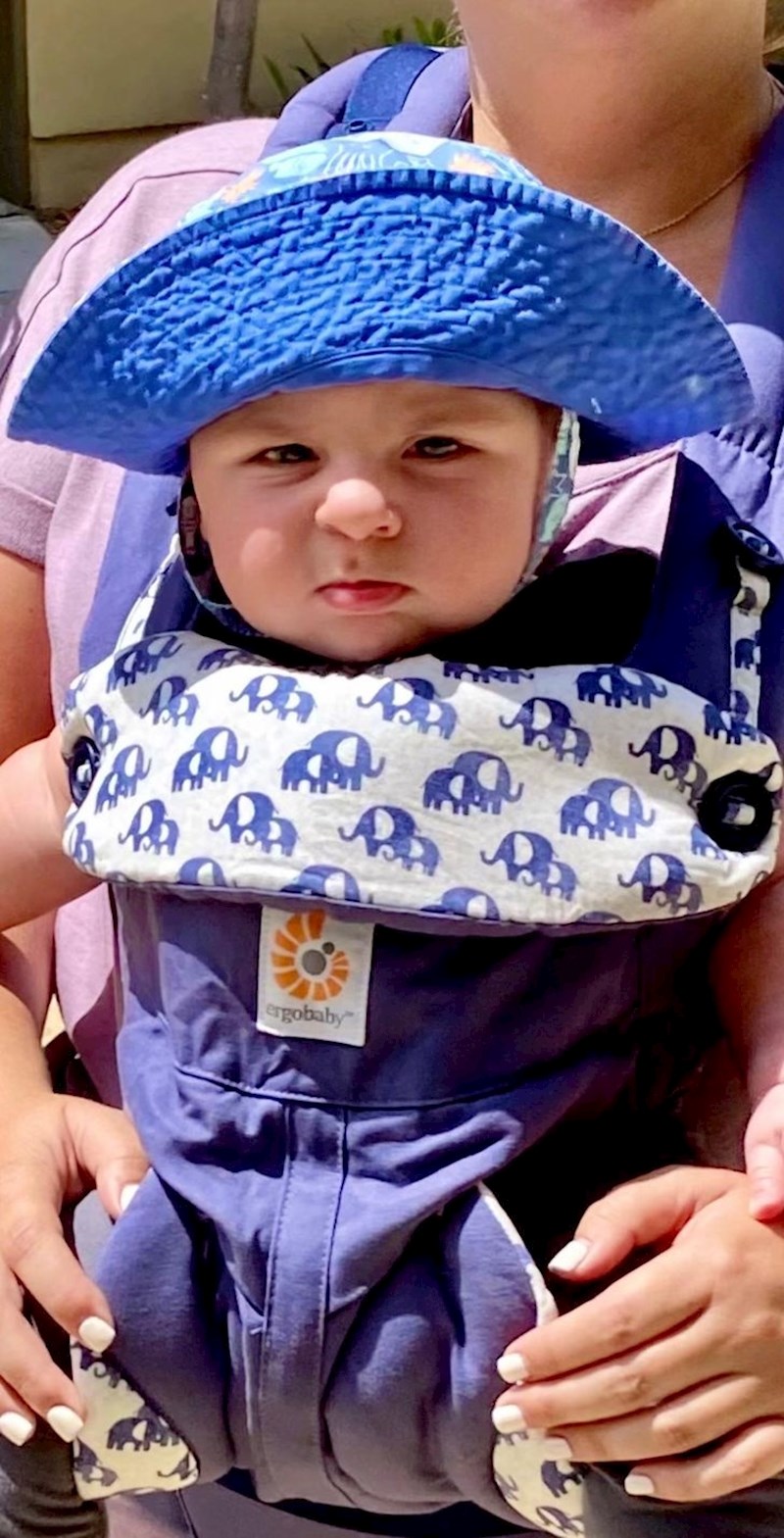 6. Ovo je moja mama i ne gledaj je!