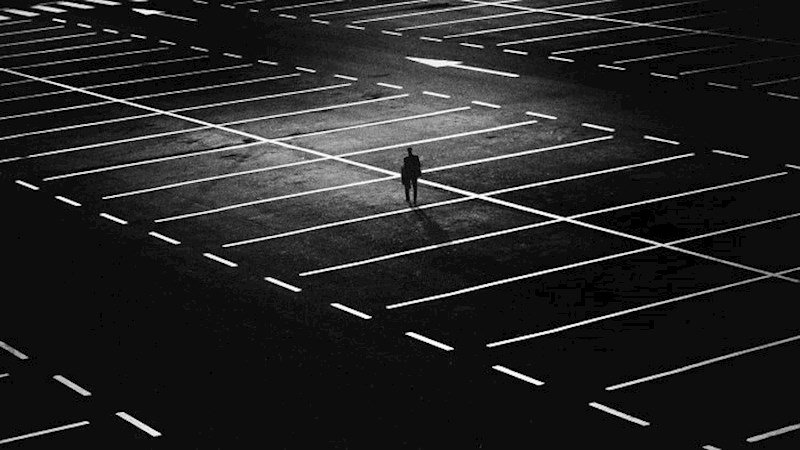 "Radim u agenciji za naplatu potraživanja. Jednog dana došao je novi tip koji nam je svima bio čudan. Nije došlo niti vrijeme za pauzu kada je napustio ured, otišao do parkinga i odvezao se. Nije se više vratio. Kasnije smo saznali da je pri zapošljavanju dao krivotvorene dokumente, a zaposlio se kako bi sa svog pravog imena izbrisao sva postojeća dugovanja!"