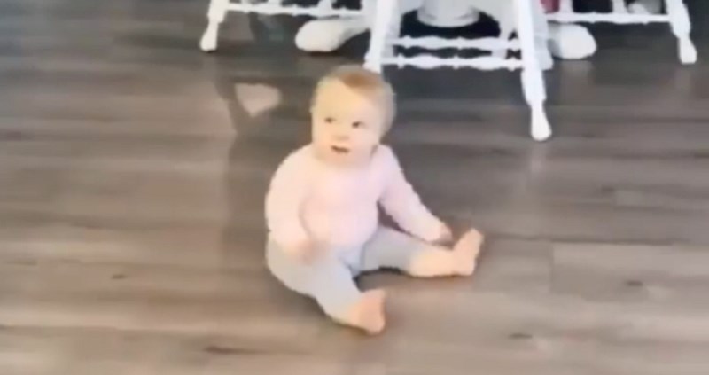 VIDEO Ples ili puzanje, ni mi nismo sigurni, ali znamo da morate pogledati pokrete ove bebe!