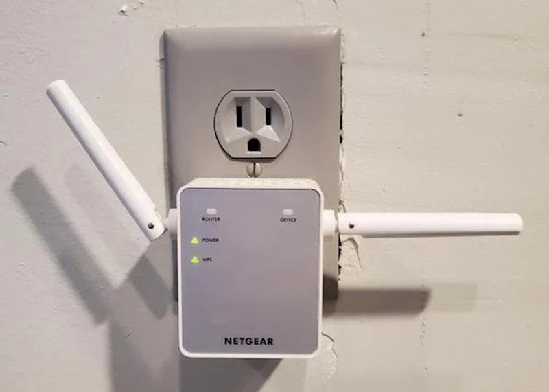 Samo mu fali zviždaljka