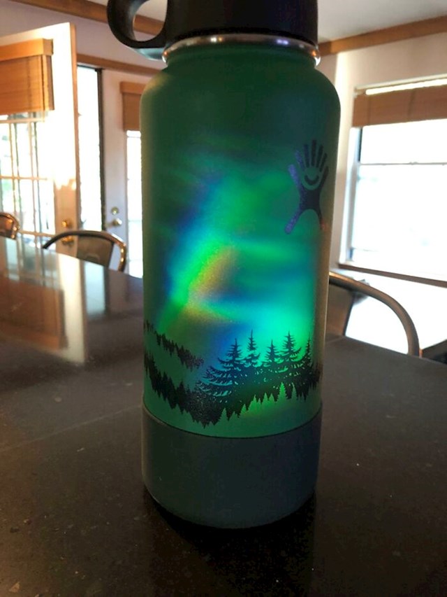 "Svjetlost na mojoj boci ima boje kao da je polarna. A i šuma se odlično uklopila!"