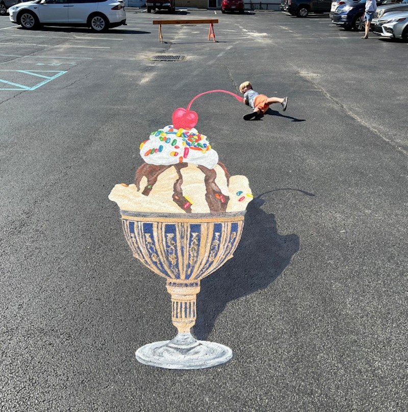 Napravila sam ovo pomoću krede i sada je hit mjesto za fotkanje u mom mjestu. Do prve kiše!