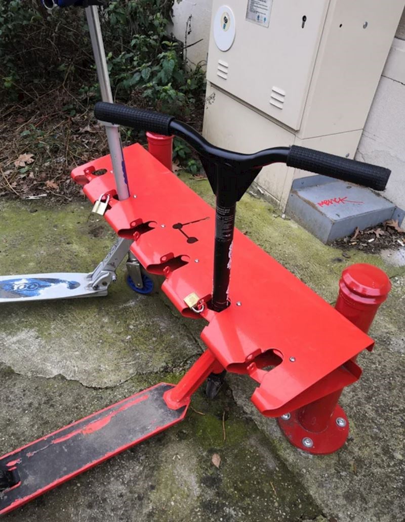 Sa sve većim korištenjem romobila, potrebne su i rampe za iste. To je prepoznala jedna srednja škola!