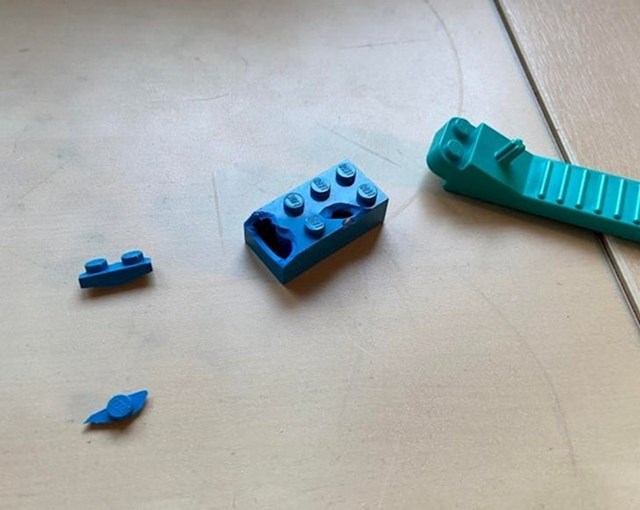 Moja sedmogodišnjakinja je uspjela razbiti lego kockicu