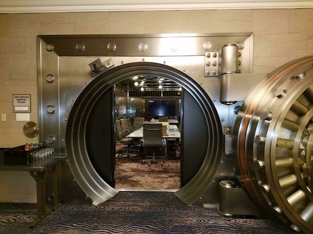 Banka preuređena u hotel. Na mjestu nekadašnjeg sefa sada je prostorija za sastanke