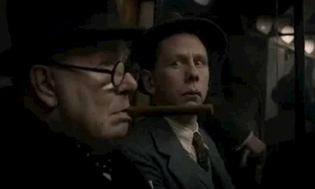 Gary Oldman, koji je u filmu "Darkest hour" glumio Churchilla, zaradio je trovanje nikotinom zbog cigara koje je popušio tijekom snimanja. Navodno se radi o količini cigara u vrijednosti od20 000 dolara!