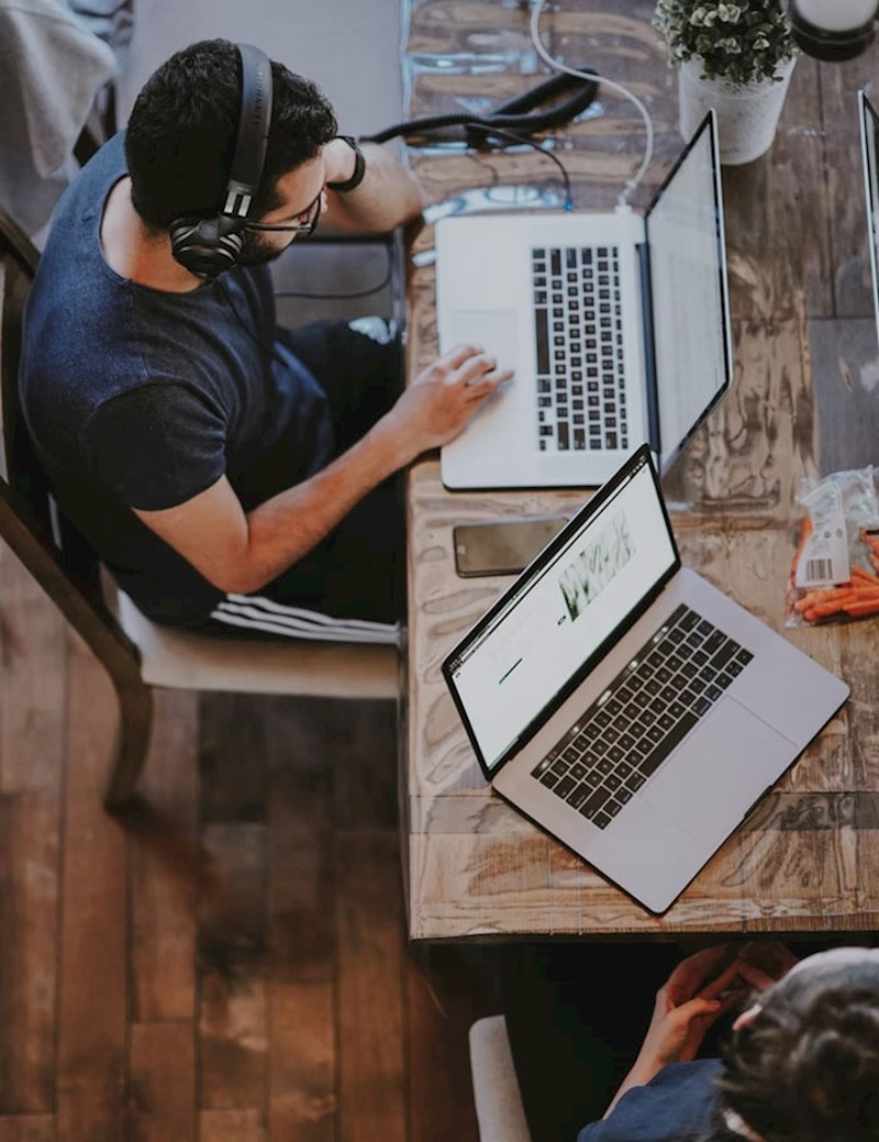 "Radim kao tehnička podrška i zvala je uznemirena žena kojoj se laptop nije mogao uključiti. Pitao sam ima li dovoljno baterije i da proba uključiti punjač pa onda upaliti. Nije znala da se baterija treba nekad napuniti, mislila je da se puni samostalno dok je laptop isključen"