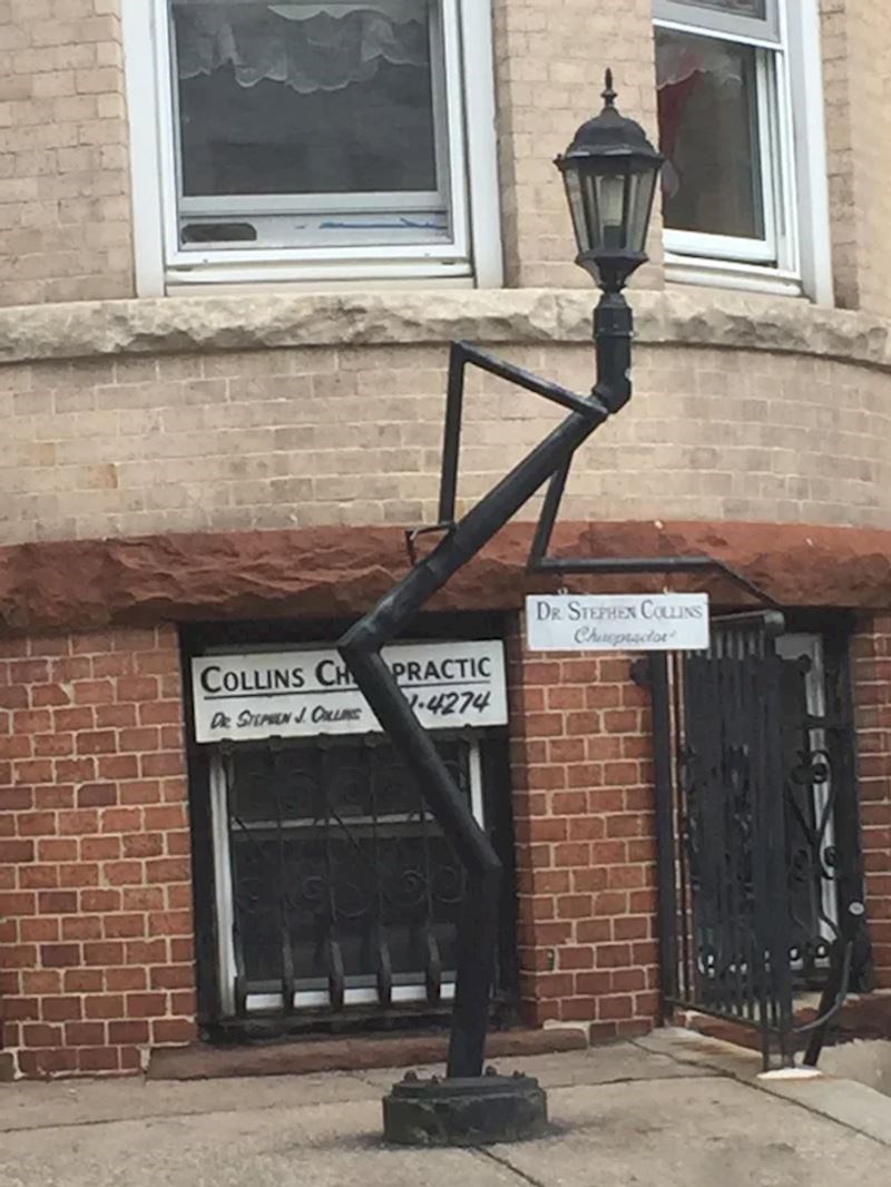 Ulična lampa ispred ordinacije kiropraktičara