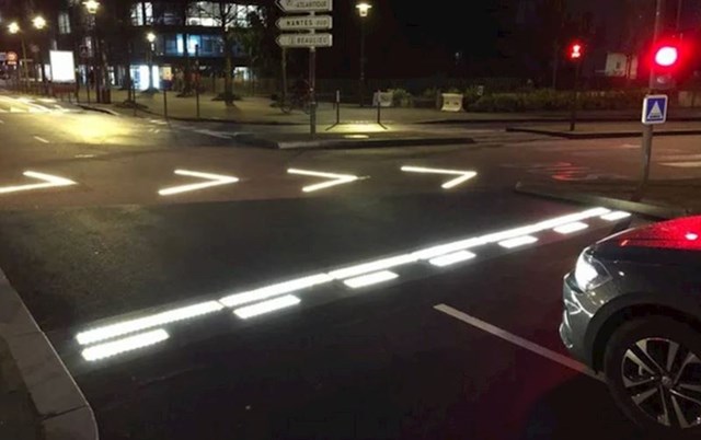 Oznake na cesti u Nantesu su svjetleće