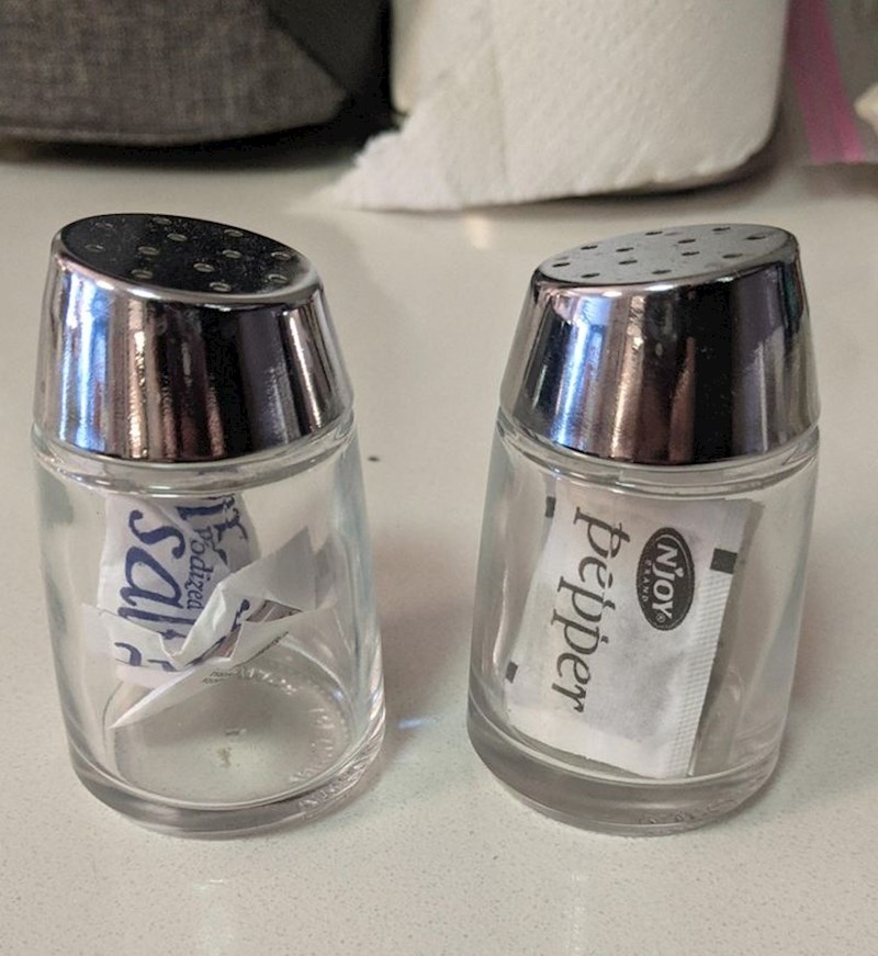 8. Nisu baš dobro shvatili princip rada posudica za sol i papar