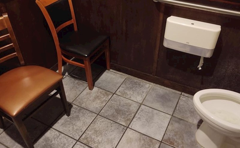 WC s mogućnošću primanja publike