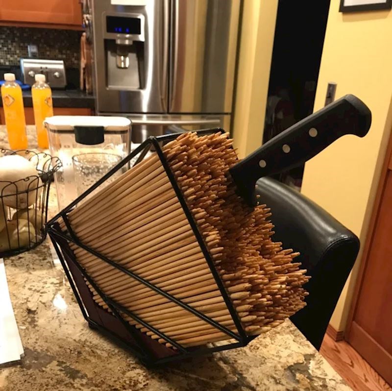 Stalak za nož iz kućne radinosti